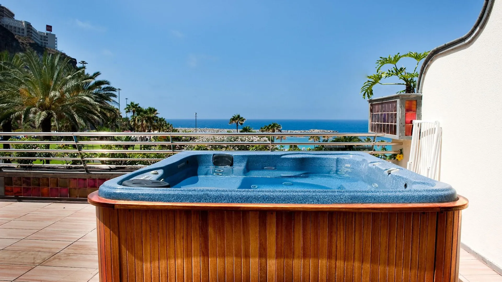 **** Aparthotel Holiday Club Playa Amadores Spain